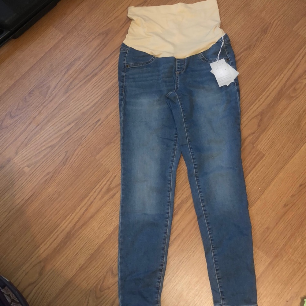 A glow maternity jeggings with belly band